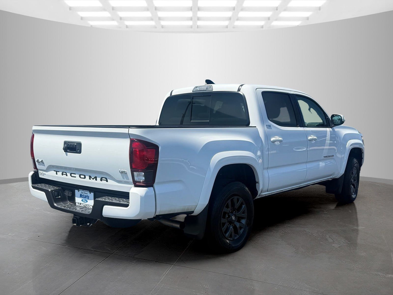 Used 2023 Toyota Tacoma SR5 w/ Technology Package AWD/4WD image 3