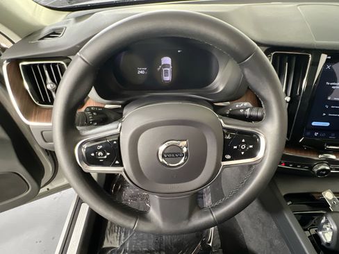 Used 2023 Volvo XC60 B5 Plus w/ Climate Package AWD/4WD image 11