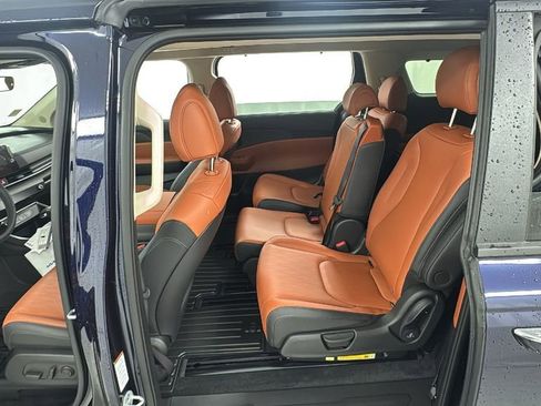 New 2026 Kia Carnival EX image 15