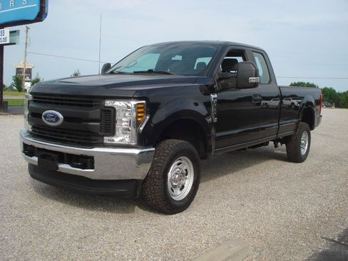 Used 2019 Ford F250 XL w/ XL Value Package AWD/4WD image 4