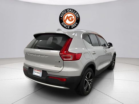 Used 2023 Volvo XC40 B5 Plus AWD/4WD image 3