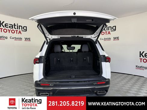 Used 2025 Buick Enclave Preferred AWD/4WD image 17
