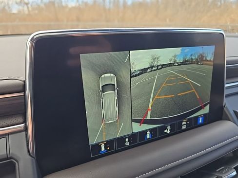 Used 2023 GMC Yukon SLT w/ SLT Luxury Package image 22