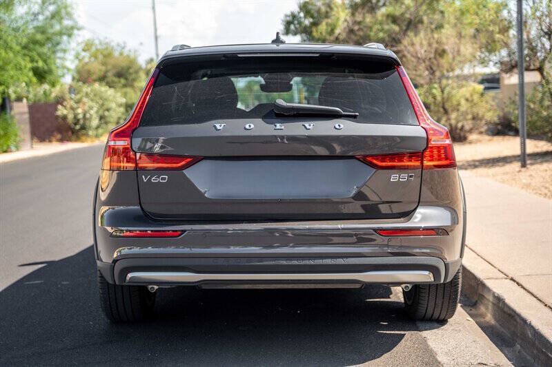 Used 2025 Volvo V60 B5 Cross Country Plus AWD/4WD image 4