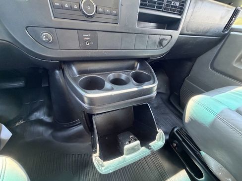 Used 2011 Chevrolet Express 3500 RWD image 43
