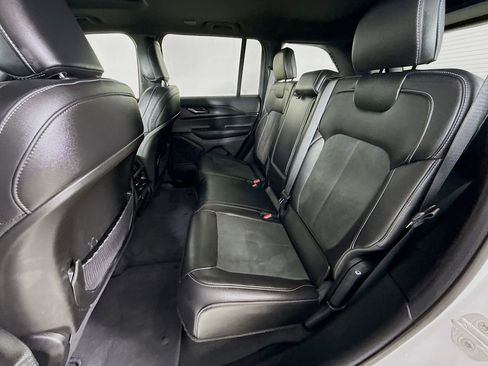 Used 2025 Jeep Grand Cherokee Altitude image 26