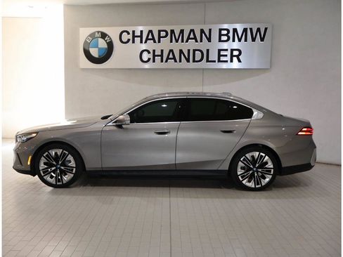 Certified 2025 BMW i5 eDrive40i w/ Premium Package RWD image 3