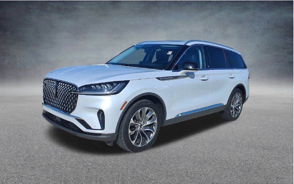Used 2025 Lincoln Aviator Reserve RWD image 3