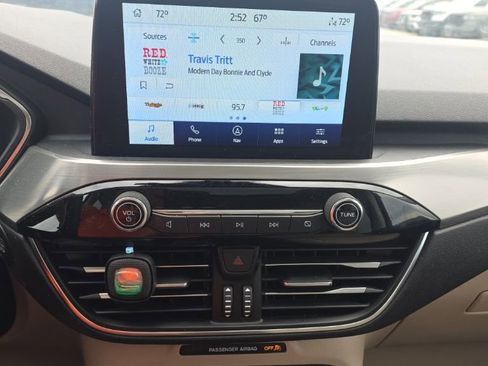 Used 2022 Ford Escape Titanium w/ Class II Trailer Tow Package image 16