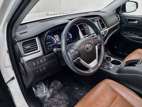 Used 2018 Toyota Highlander Limited Platinum AWD/4WD image 9