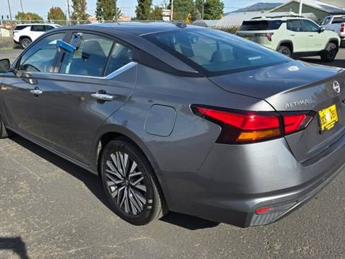 Used 2024 Nissan Altima 2.5 SV image 6