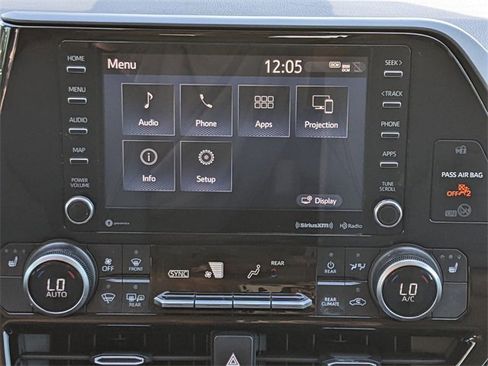 Used 2021 Toyota Highlander XLE image 16