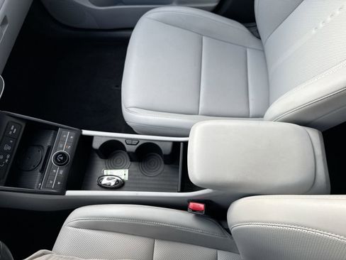 Used 2024 Hyundai Kona Limited image 24