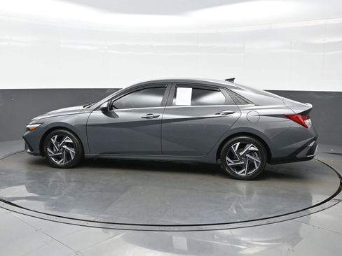 Certified 2024 Hyundai Elantra SEL w/ Convenience Package FWD image 3