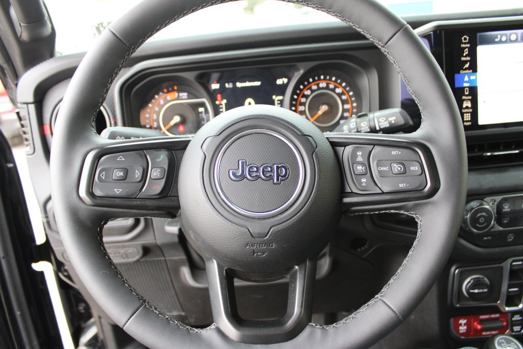 Used 2026 Jeep Wrangler Unlimited Rubicon AWD/4WD image 27