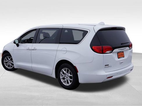 Certified 2017 Chrysler Pacifica LX image 7