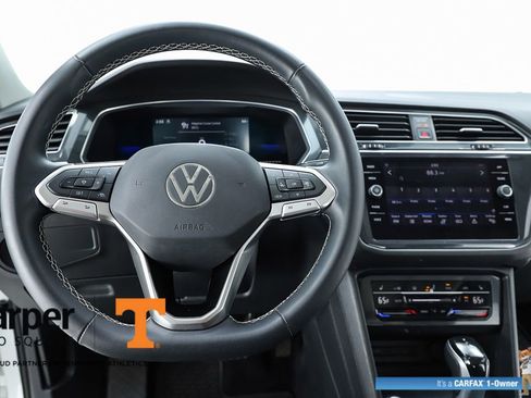 Used 2022 Volkswagen Tiguan SE w/ Panoramic Sunroof Package AWD/4WD image 20