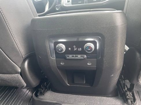 Used 2023 GMC Yukon SLT AWD/4WD image 24