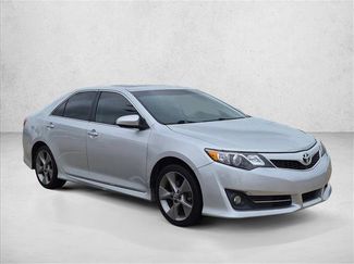 Used 2014 Toyota Camry SE w/ Moonroof Package FWD video 3