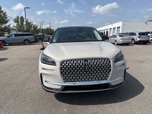 Used 2024 Lincoln Corsair AWD w/ Equipment Group 101A image 8