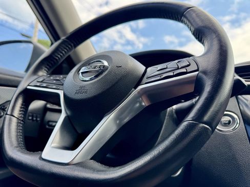 Used 2018 Nissan Rogue SL AWD/4WD image 16