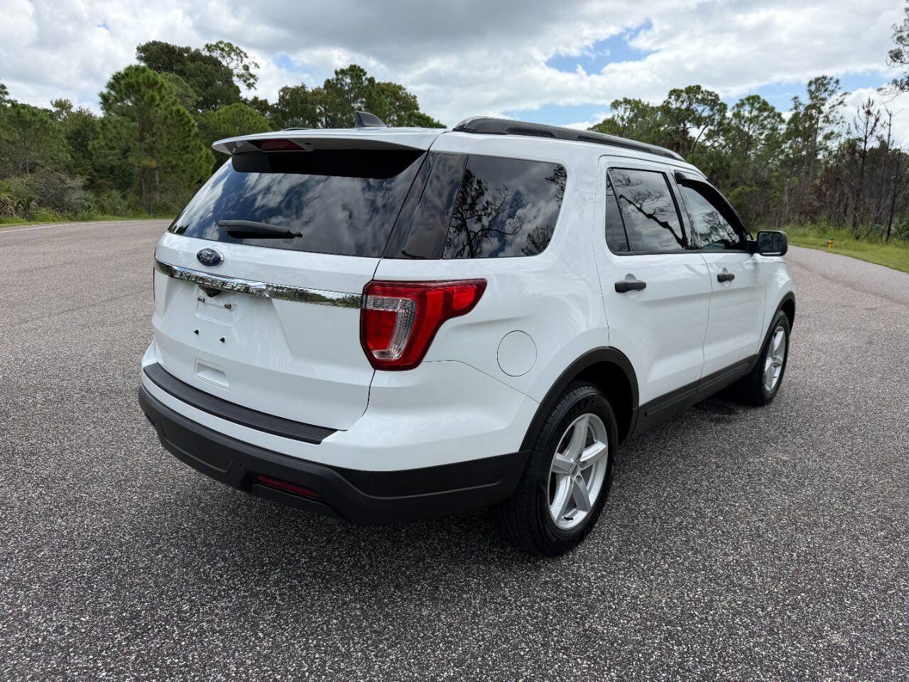Used 2019 Ford Explorer FWD image 5
