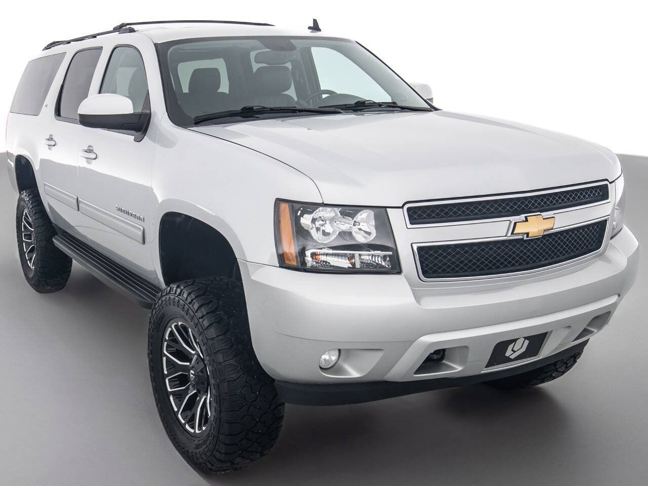 Used 2013 Chevrolet Suburban LT w/ Luxury Package AWD/4WD image 1