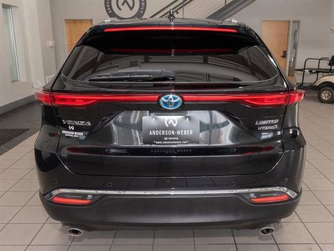 Used 2022 Toyota Venza Limited image 18