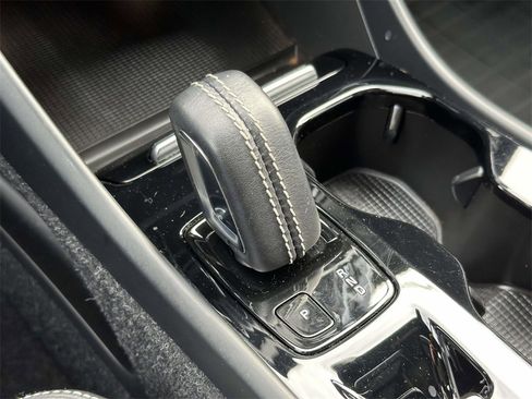 Used 2021 Volvo XC40 T5 R-Design w/ Climate Package image 6