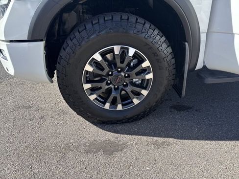 Used 2021 Nissan Titan PRO-4X w/ Pro-4x Convenience Package image 10