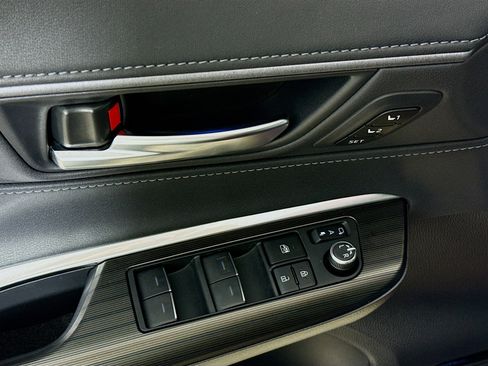 Used 2024 Toyota Venza Limited image 21