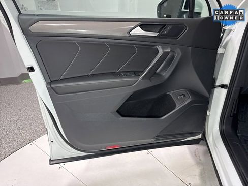 Used 2022 Volkswagen Tiguan SE image 9