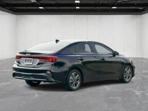 Used 2024 Kia Forte LXS FWD image 5
