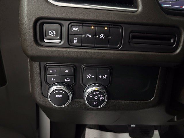 Used 2023 GMC Yukon XL SLT AWD/4WD image 28
