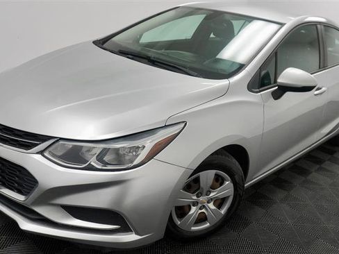 Used 2018 Chevrolet Cruze LS image 2