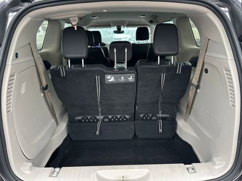 Used 2019 Chrysler Pacifica Touring-L image 20