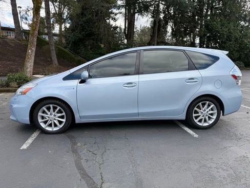 Used 2012 Toyota Prius V Five image 8