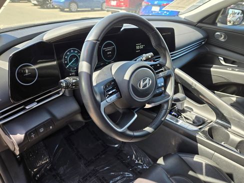 Used 2025 Hyundai Elantra Limited FWD image 12