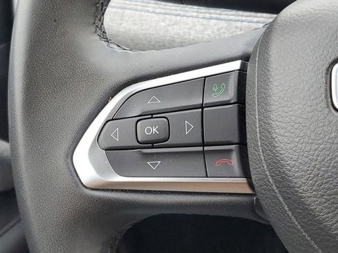 Used 2023 Jeep Compass Latitude image 17