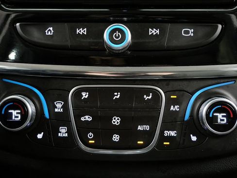 Used 2018 Chevrolet Traverse LT image 19