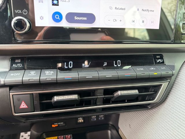 Used 2025 Toyota Camry SE w/ Convenience Package FWD image 21