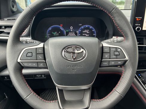 Used 2025 Toyota Sienna XSE w/ XSE Premium Package AWD/4WD image 19