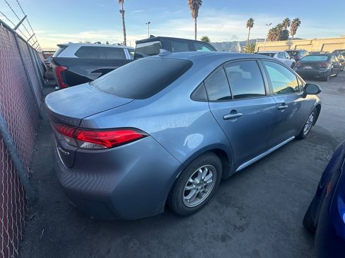 Used 2022 Toyota Corolla LE image 3