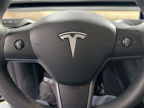 Used 2023 Tesla Model Y Long Range image 18