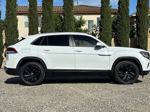 Certified 2022 Volkswagen Atlas Cross Sport SE FWD image 3