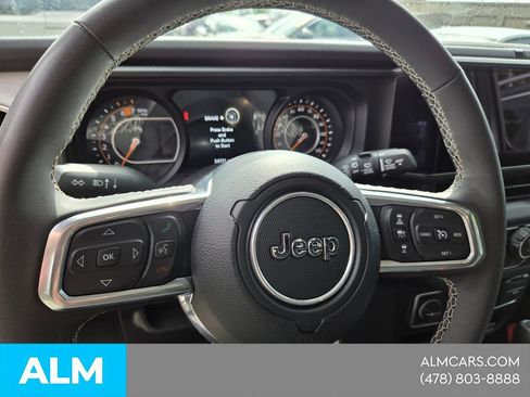 Used 2025 Jeep Wrangler Unlimited Sahara AWD/4WD image 22