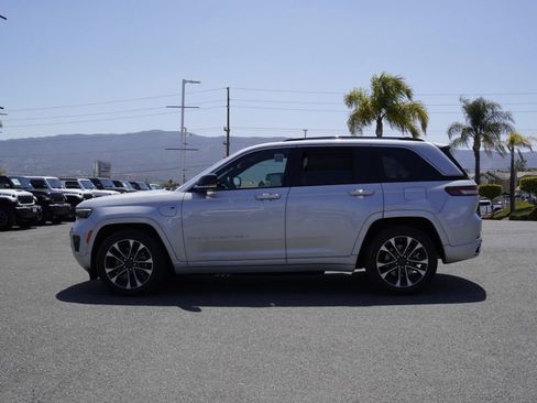Used 2024 Jeep Grand Cherokee Overland w/ Luxury Tech Group IV AWD/4WD image 7