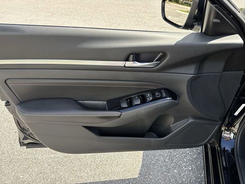 Used 2023 Nissan Altima 2.0 SR image 40