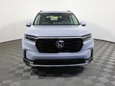 Used 2023 Honda Pilot Touring image 2