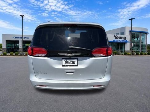 Used 2023 Chrysler Voyager LX FWD image 6